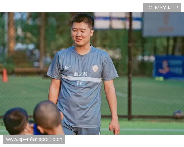 “青训教练员国际交流项目启动，吸收先进理念”，足球青训教练员