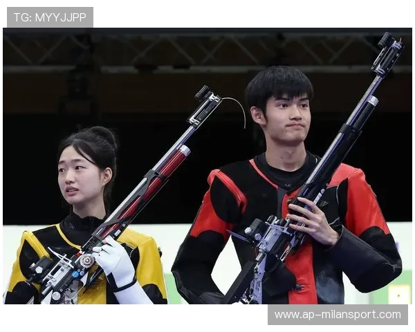 【比赛细节】攻防转换关键瞬间，运动员如何精准施术？，进攻型选手准备姿势要求运动员身体距离球台多少厘米