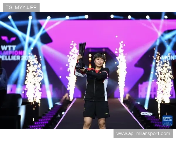 女单颁奖礼：王艺迪的微笑与亚军的灿烂笑容，尽显荣光与骄傲