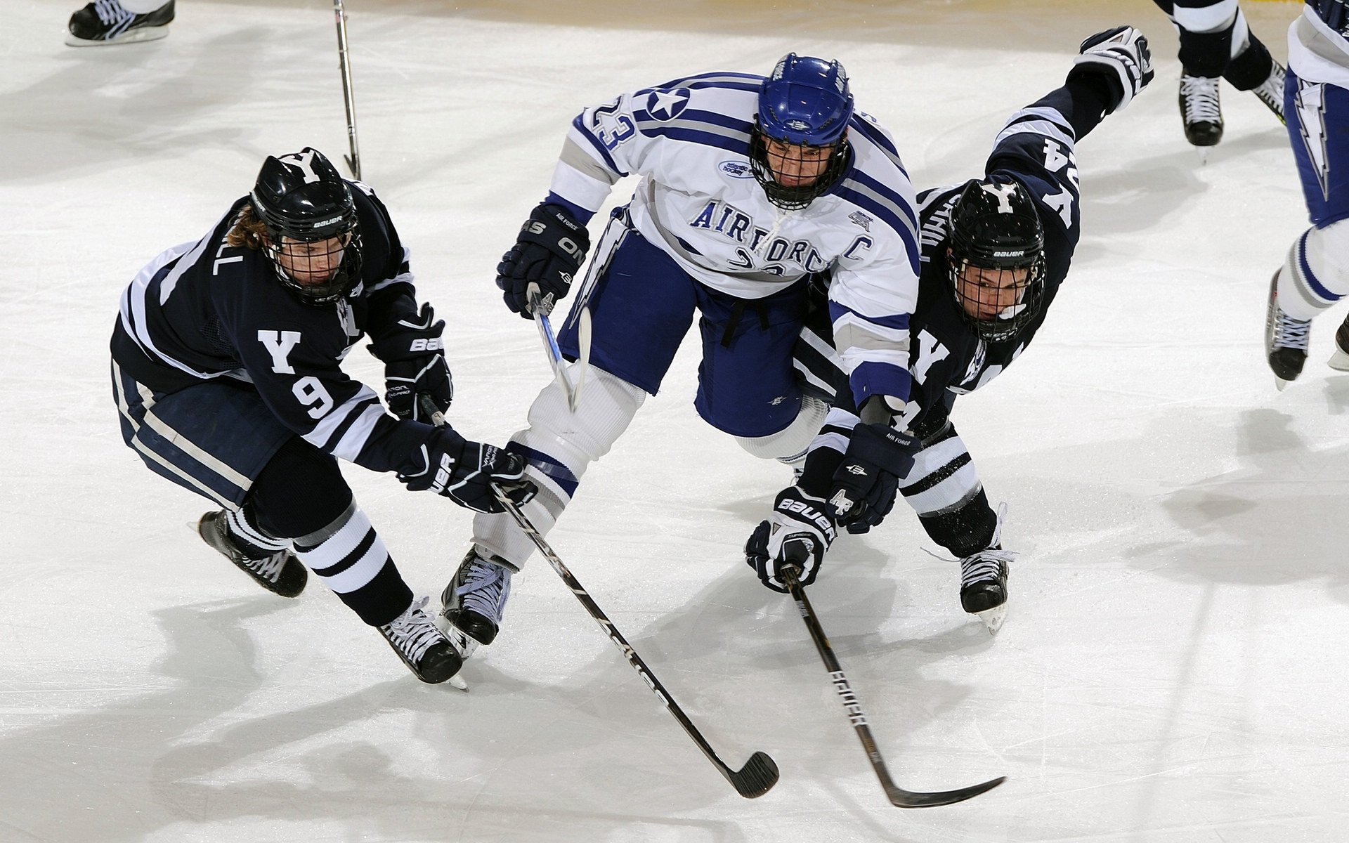 全国青年足球锦标赛华南队勇夺头名，全国青年足球联赛